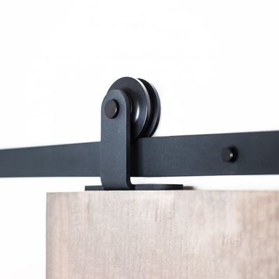 hardware scorrevole interno di legno della porta di granaio con la ferrovia di 2m