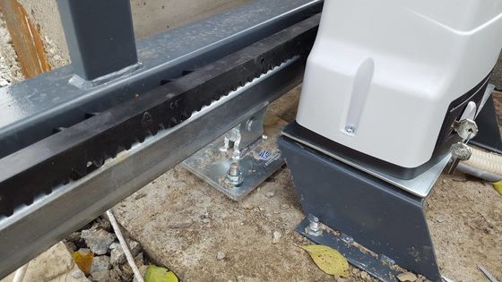 X12 1000 X 30 millimetri di scivolamento del portone dello scaffale del ferro di scivolamento del portone di nylon d'acciaio automatico dello scaffale