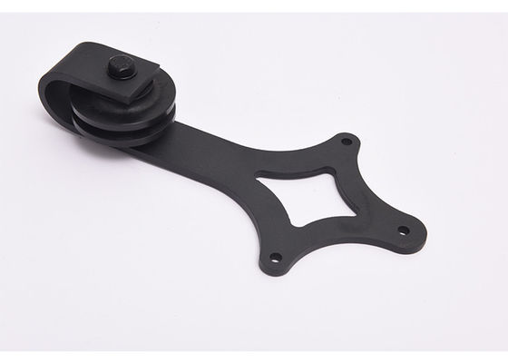 Legno del granaio dell'hardware che fa scorrere le singole porte rustiche per la stanza del divisore delle porte interne