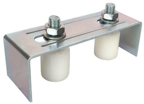 Sostegno di guida doppio del portone di scivolamento dei rulli L universale 64mm regolabili resistenti della posta della parte posteriore