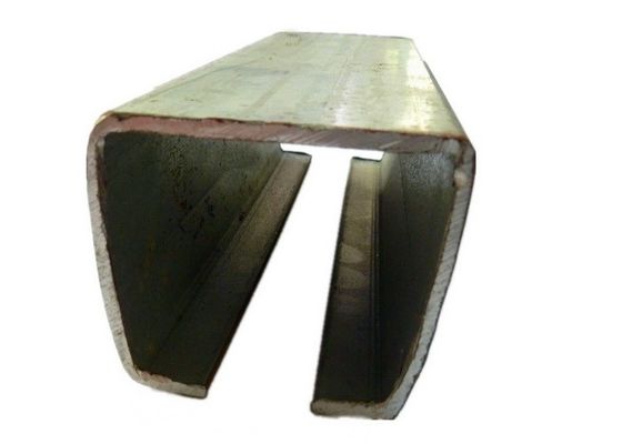 profilo bianco della pista del pavimento del portone di scivolamento dello zinco 70x59