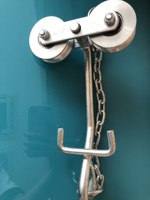 Il rullo industriale della teleferica della banana ha galvanizzato la superficie bianca